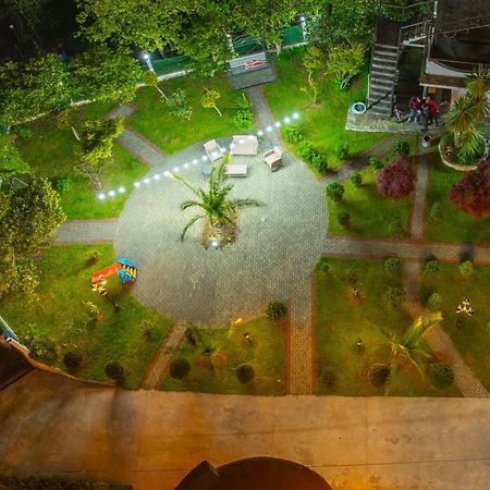 באטומי Green Yard Hotel מראה חיצוני תמונה