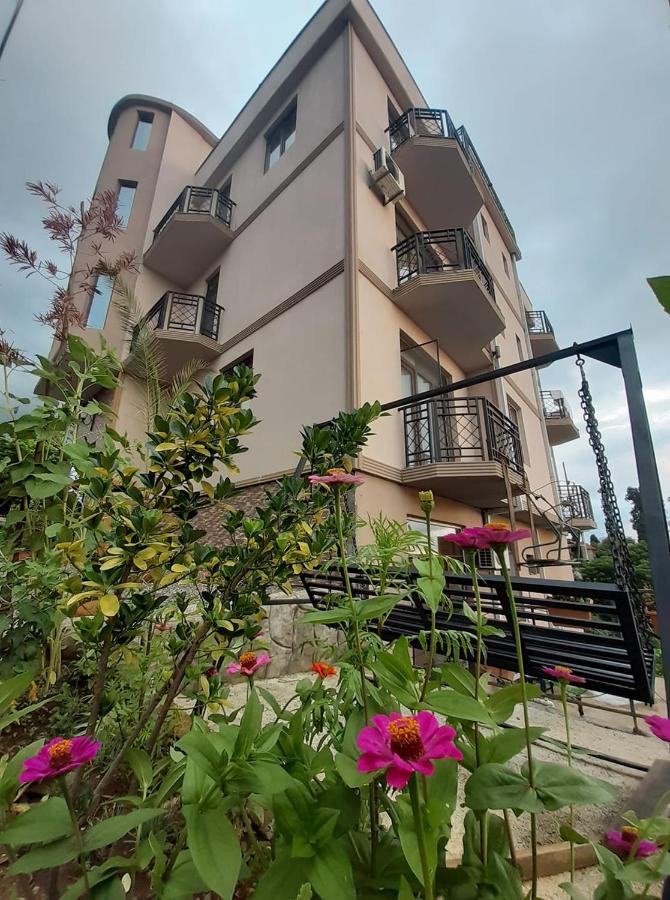 באטומי Green Yard Hotel מראה חיצוני תמונה