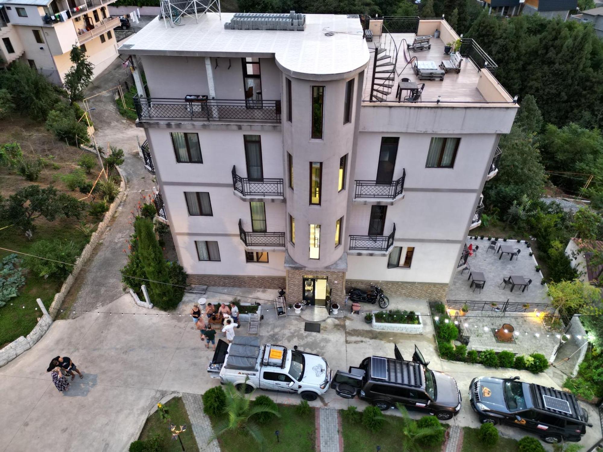 באטומי Green Yard Hotel מראה חיצוני תמונה